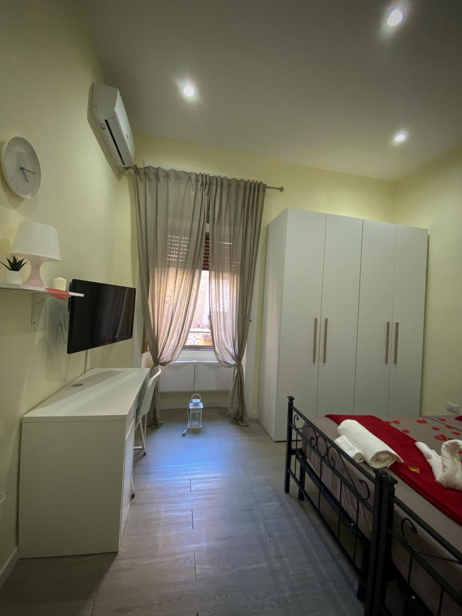 Ferienwohnung La Casa Al Centro " Vicino Al Centro Storico Di Napoli" Exterior foto